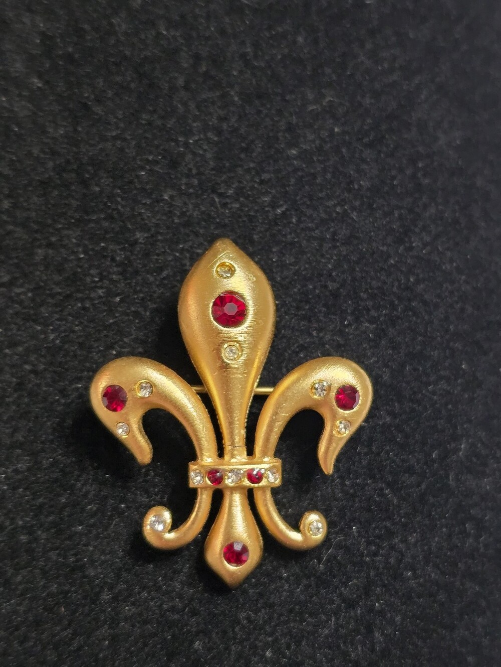 AD Andreas Daub Matte Gold Tone Fleur de Lis Heraldic Brooch With Rhinestones
